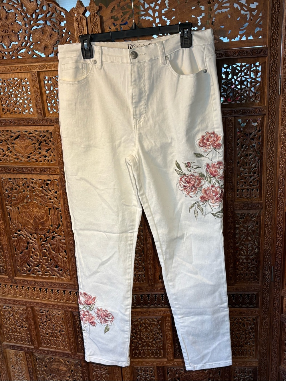 DG2 by Diane Gilman White Straight Leg Women's Jeans